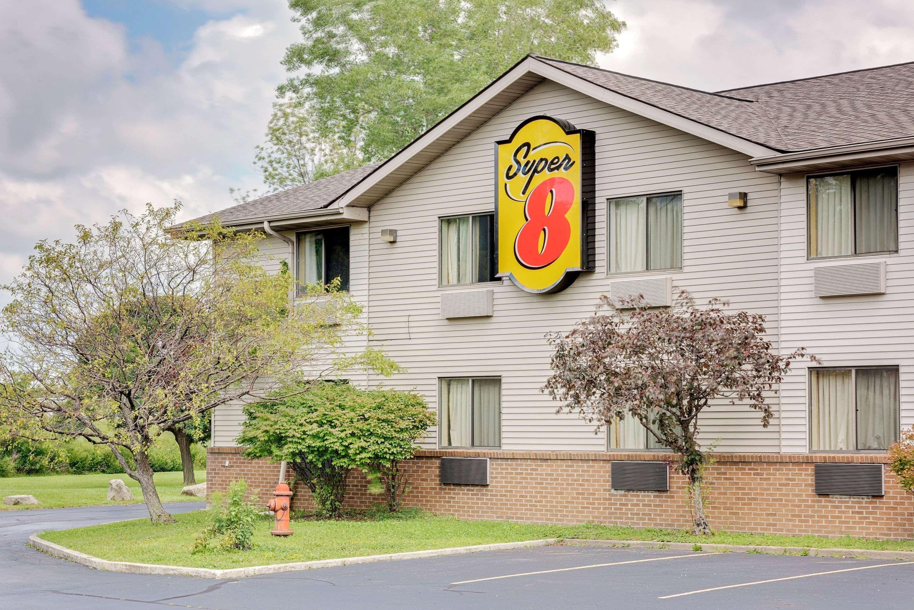 Super 8 By Wyndham Mentor/Cleveland Area Hotel Exterior photo